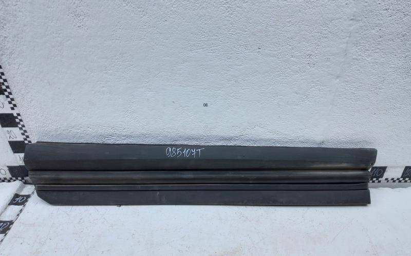 Накладка двери передней правой