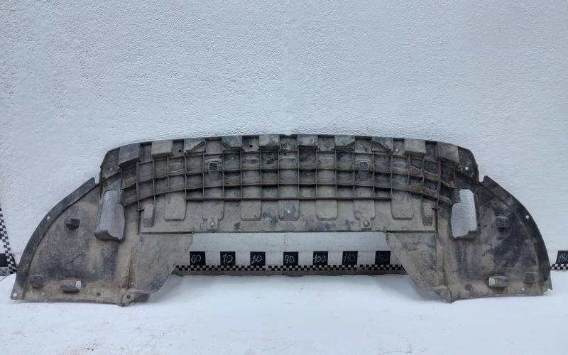 Пыльник двигателя центральный