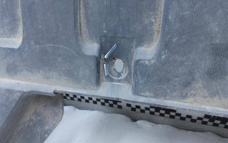 Пыльник двигателя центральный