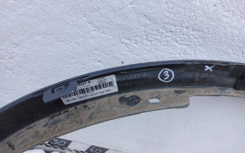 Накладка переднего крыла правого