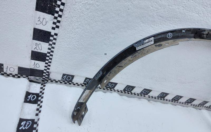 Накладка переднего крыла правого