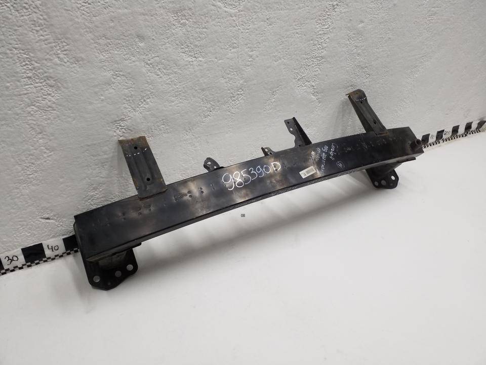 Усилитель переднего бампера