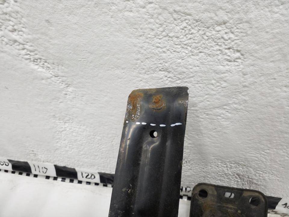 Усилитель переднего бампера