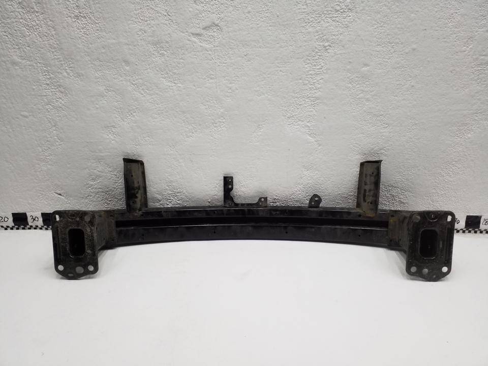 Усилитель переднего бампера