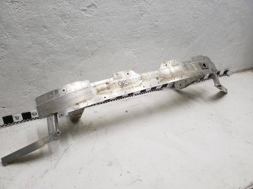 Усилитель переднего бампера