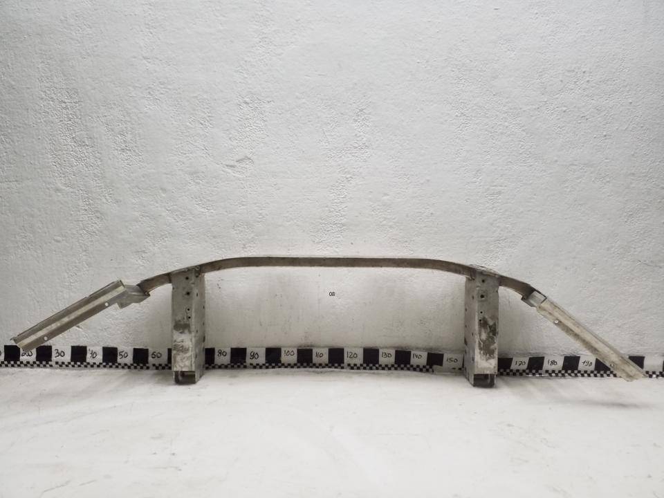 Усилитель переднего бампера