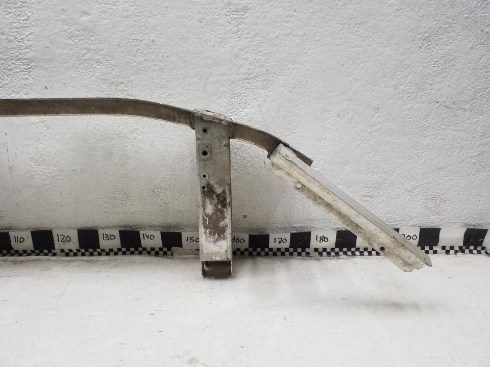 Усилитель переднего бампера