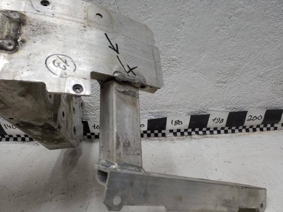 Усилитель переднего бампера