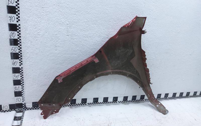 Крыло переднее правое