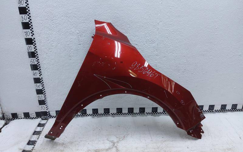 Крыло переднее правое