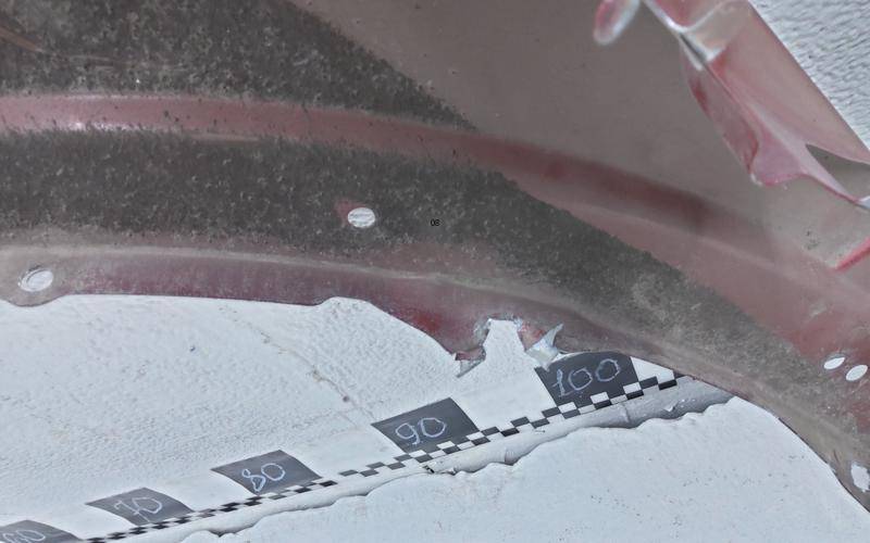 Крыло переднее правое