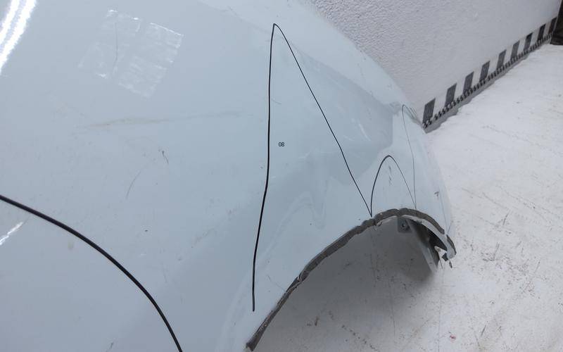 Крыло переднее правое