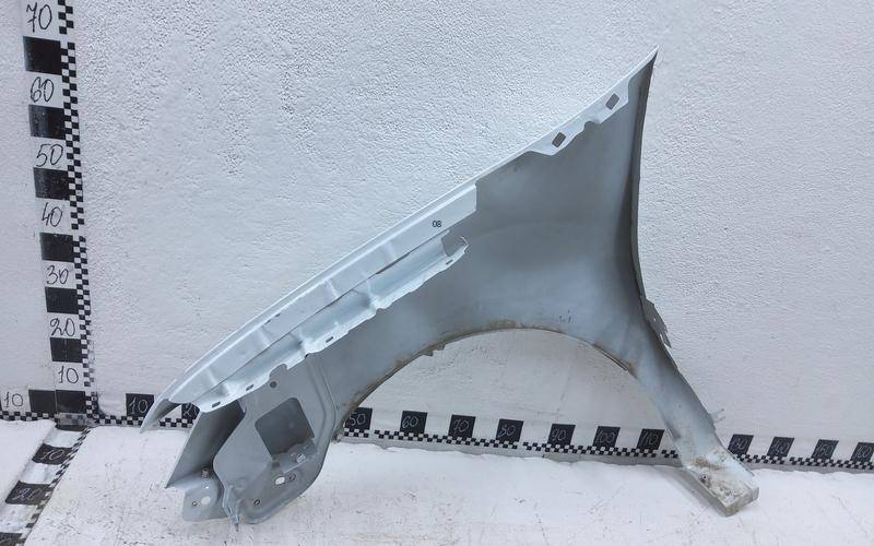 Крыло переднее правое