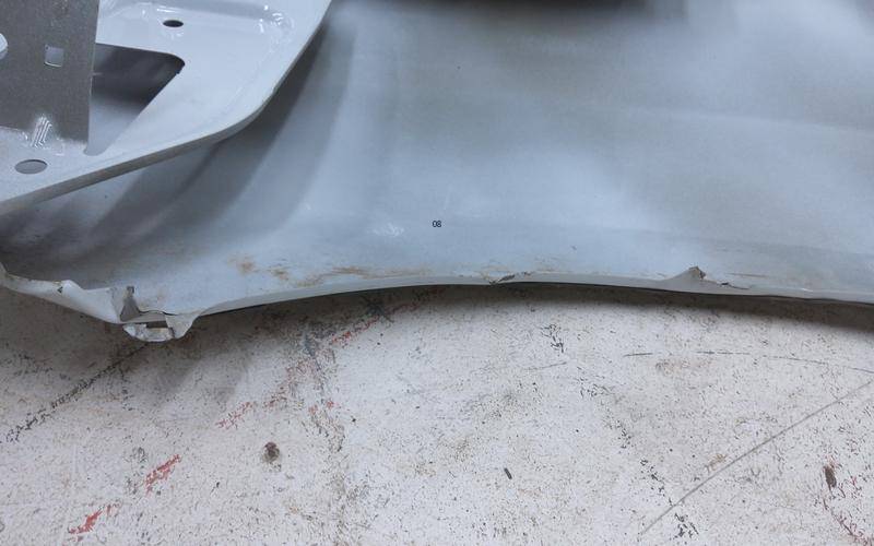 Крыло переднее правое