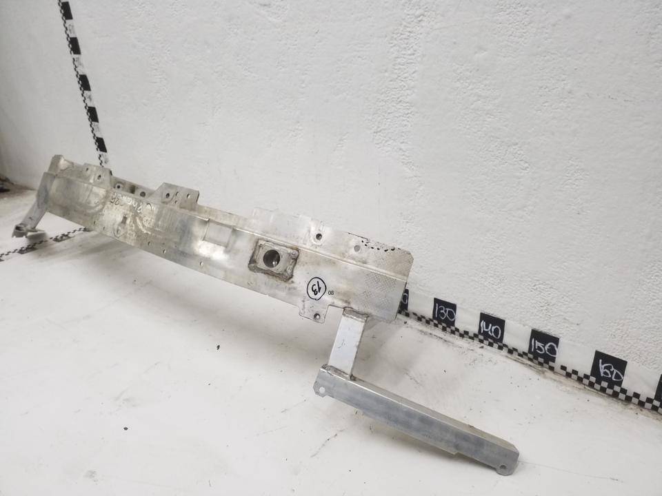 Усилитель переднего бампера