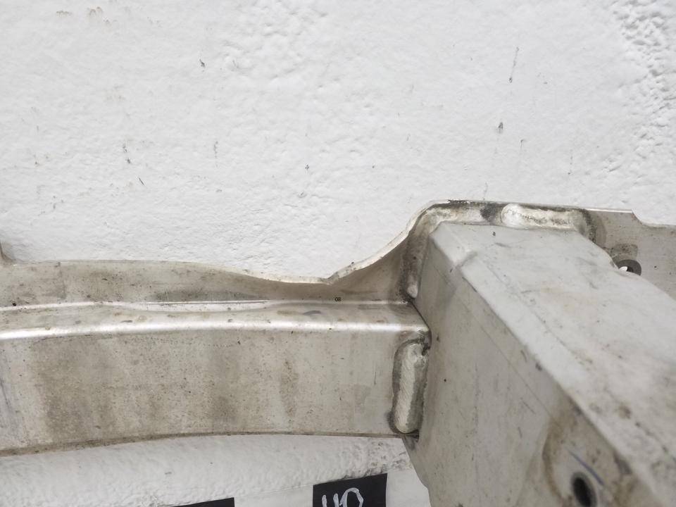 Усилитель переднего бампера