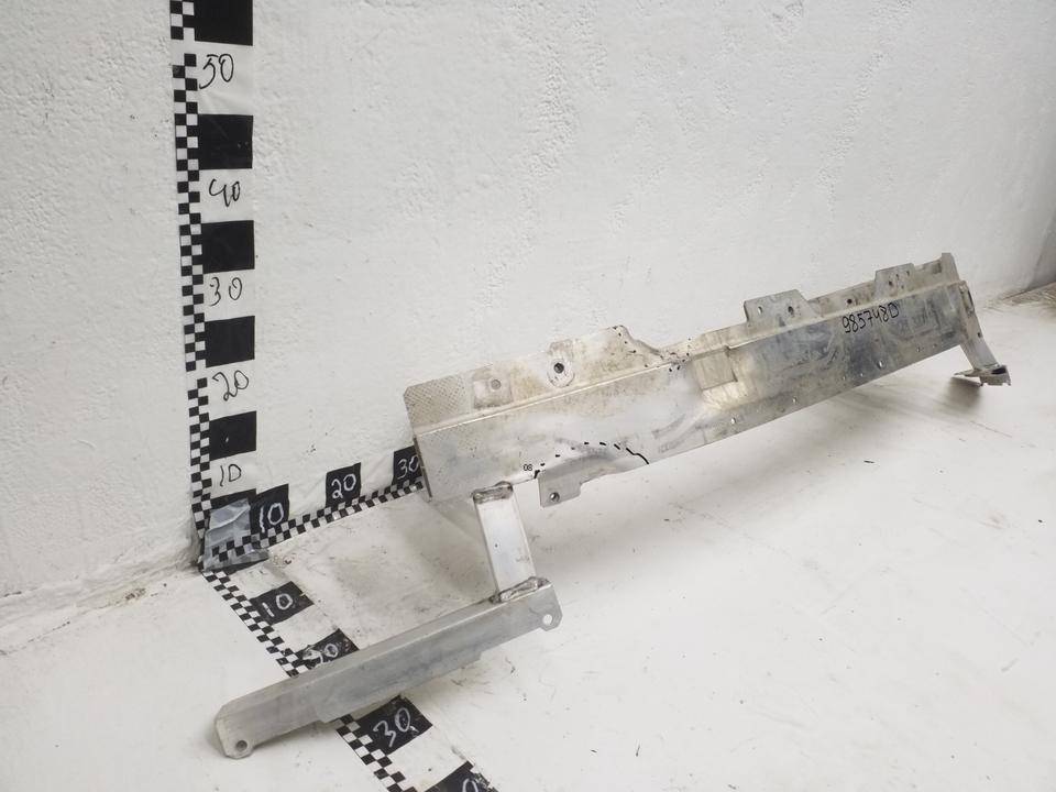 Усилитель переднего бампера