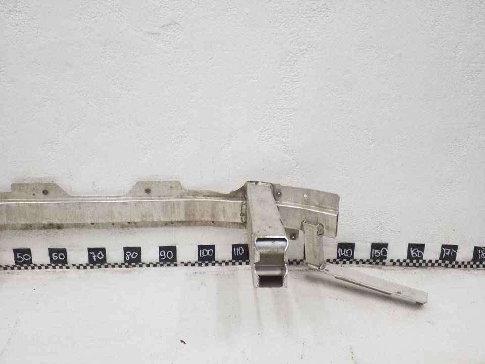 Усилитель переднего бампера