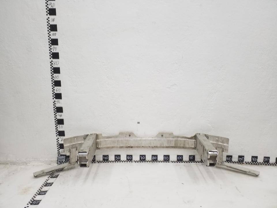 Усилитель переднего бампера