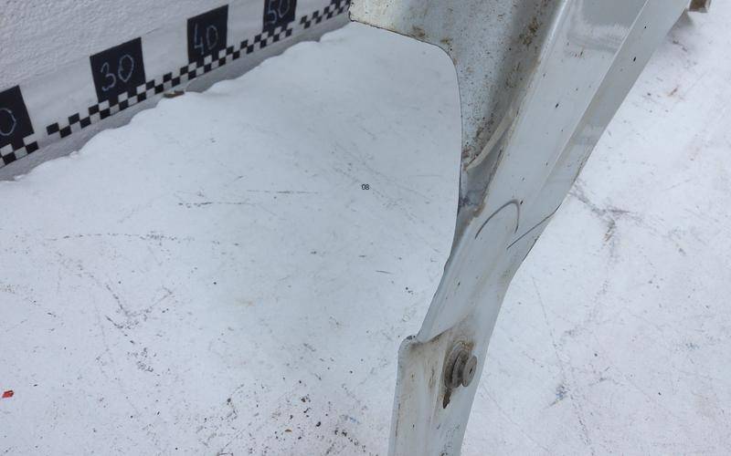 Крыло переднее правое