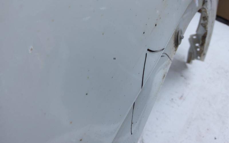 Крыло переднее правое