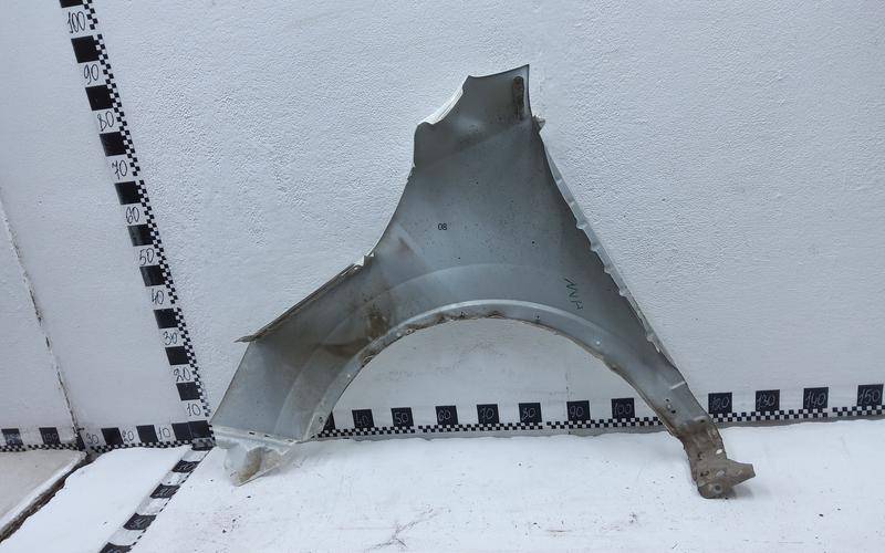 Крыло переднее правое