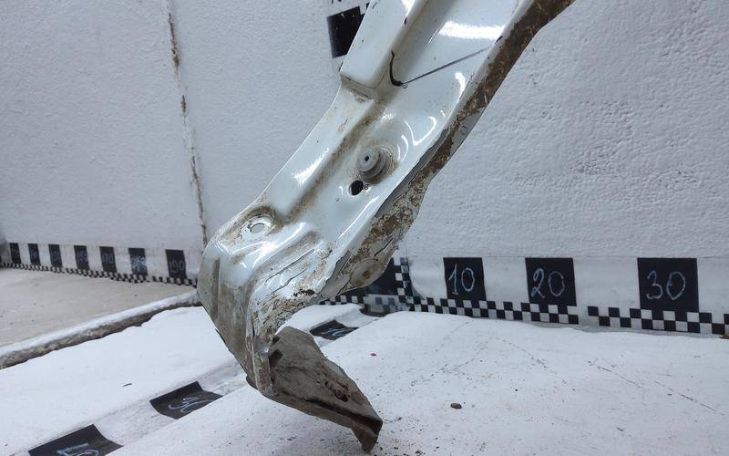 Крыло переднее правое