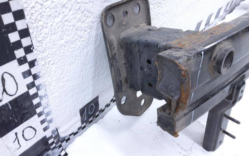 Усилитель переднего бампера