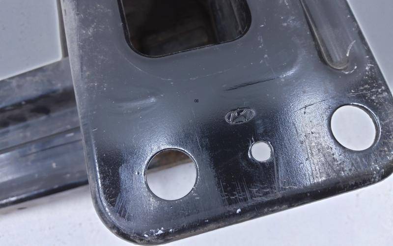 Усилитель переднего бампера