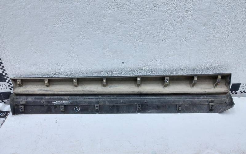 Накладка двери передней правой