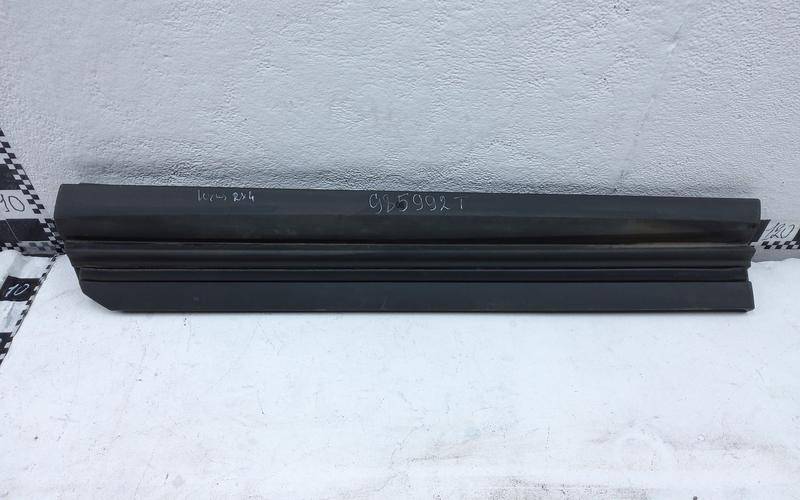 Накладка двери передней правой