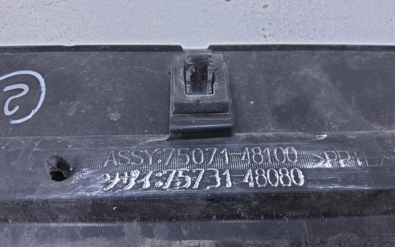 Накладка двери передней правой