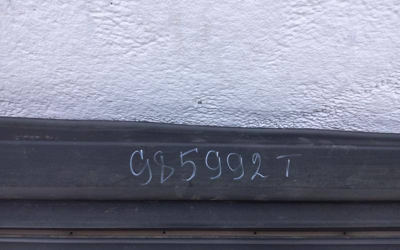 Накладка двери передней правой