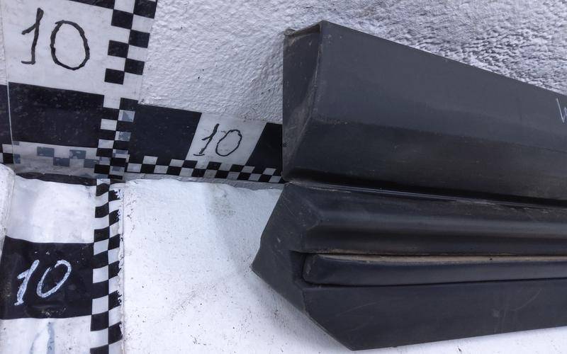 Накладка двери передней правой