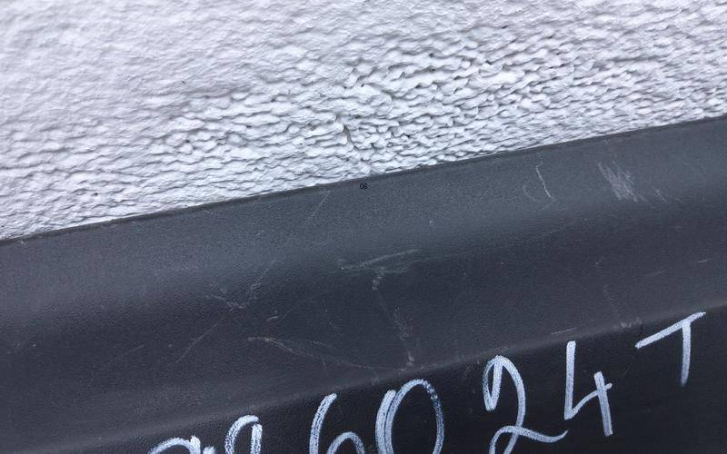 Накладка двери передней левой