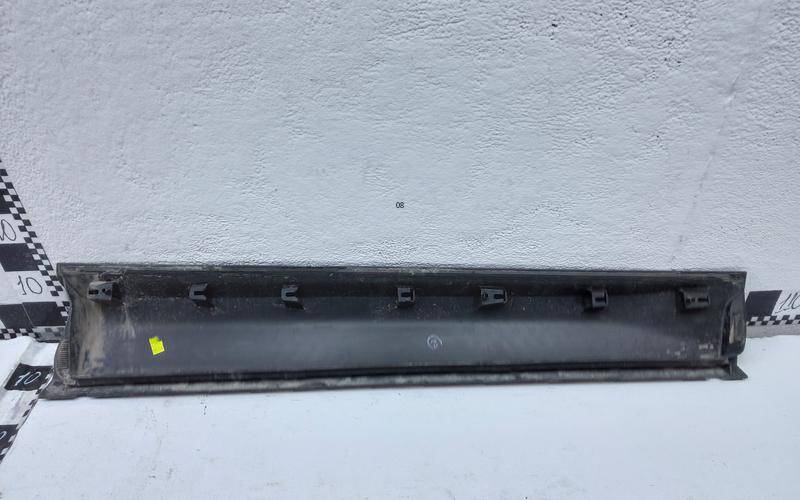 Накладка двери передней левой