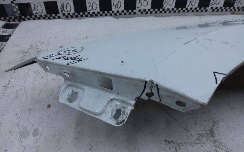 Крыло переднее левое