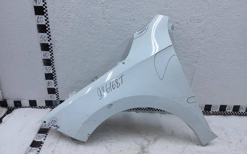 Крыло переднее левое