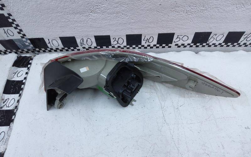 Фонарь задний наружный левый