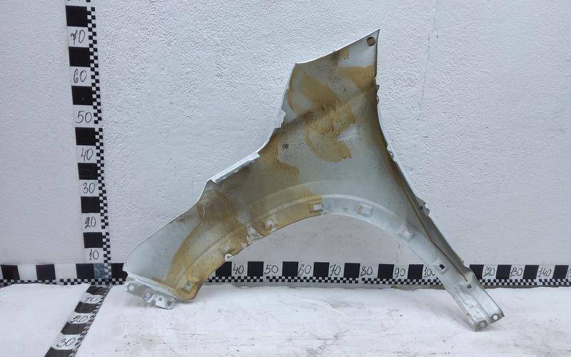 Крыло переднее правое