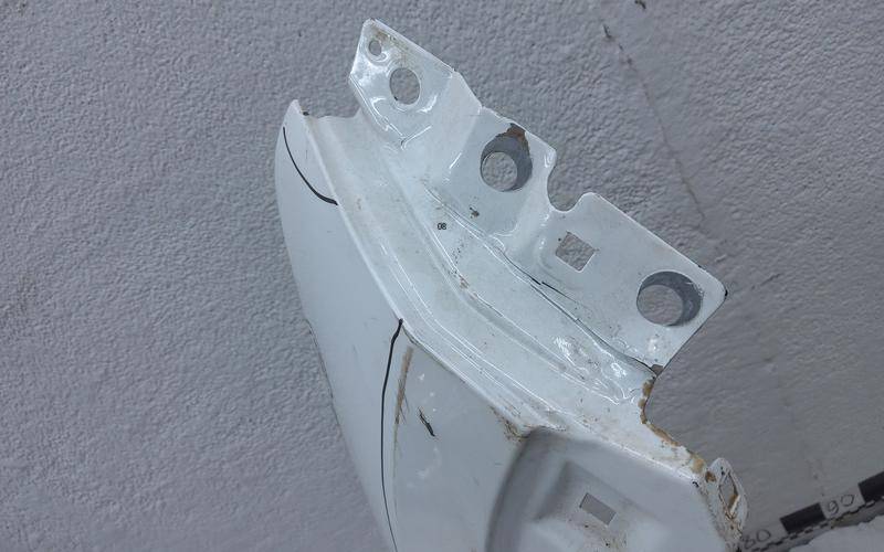 Крыло переднее правое