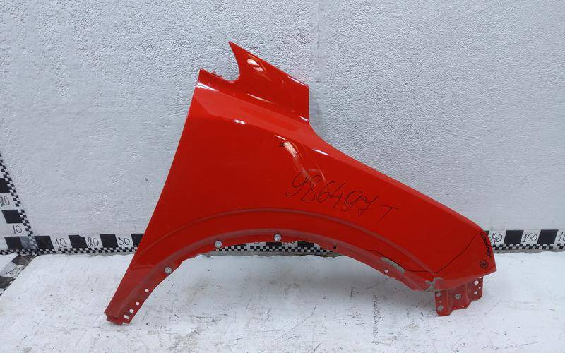 Крыло переднее правое