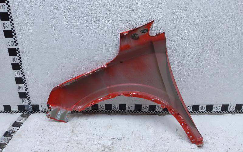 Крыло переднее правое