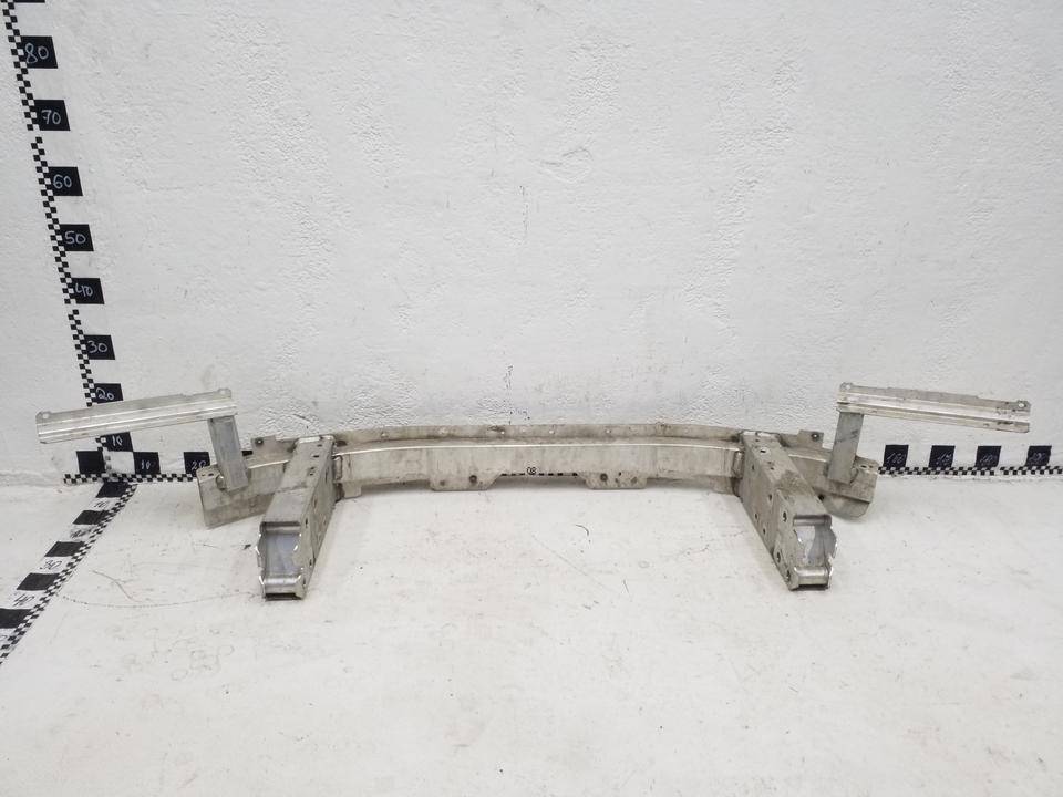 Усилитель переднего бампера