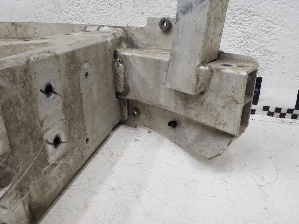 Усилитель переднего бампера