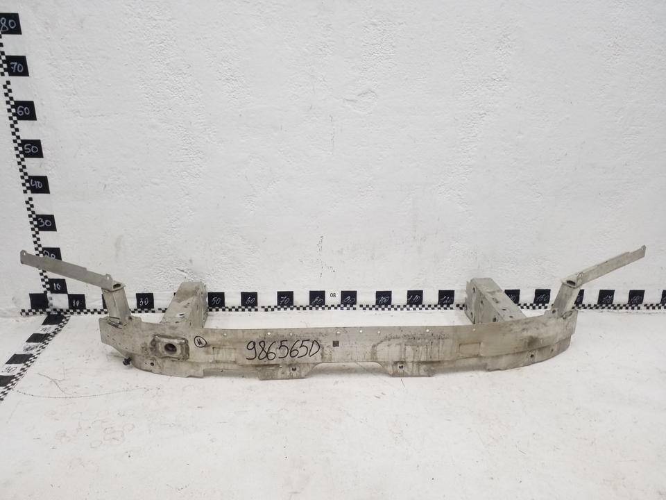 Усилитель переднего бампера