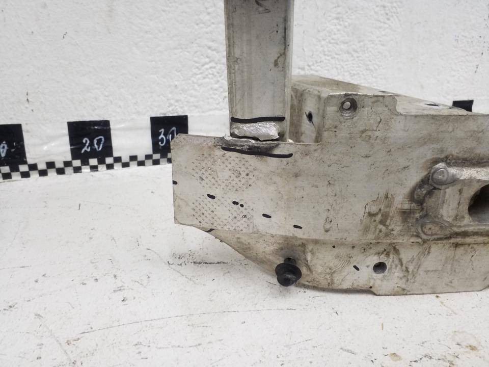 Усилитель переднего бампера