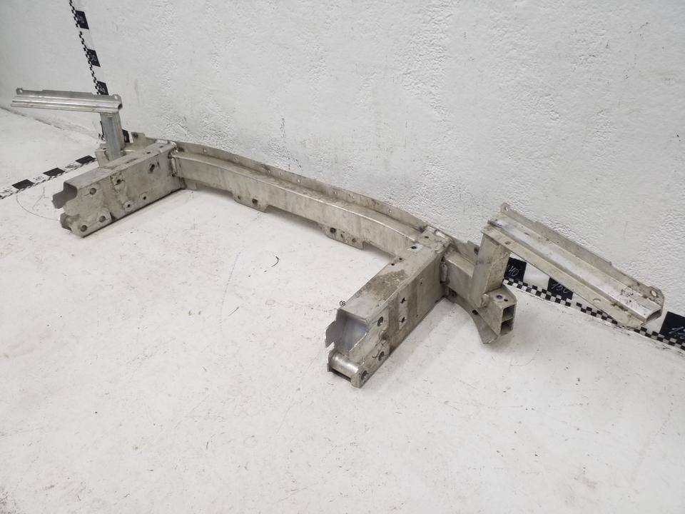 Усилитель переднего бампера