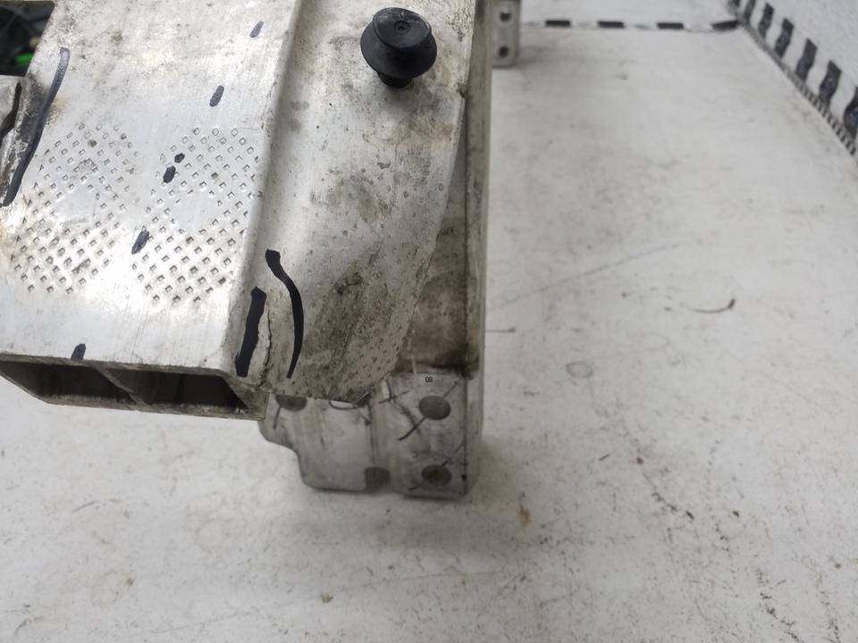 Усилитель переднего бампера