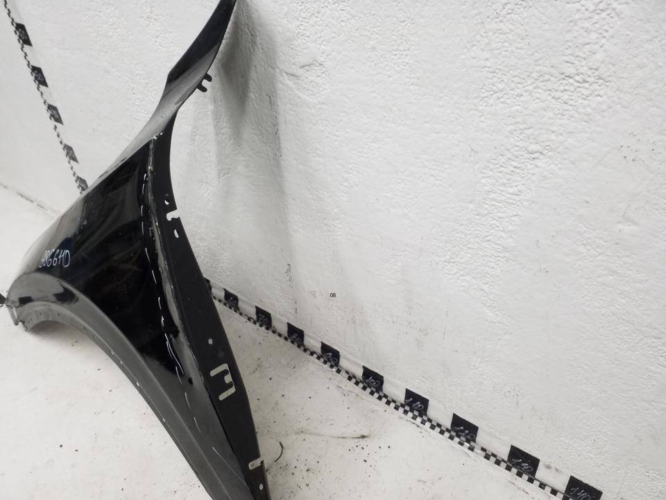 Крыло переднее левое